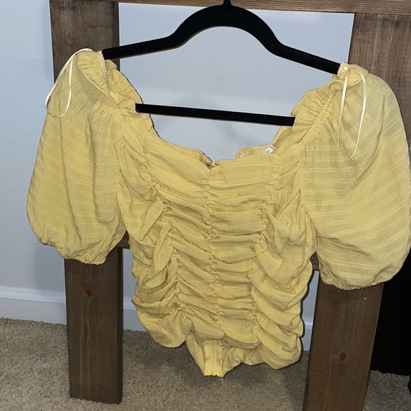 A7 - 362 Vestique yellow ruched sunshine state of mind top size medium - Picture 8 of 15